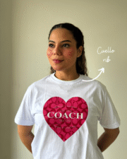 Camiseta estampada Coach corazón rosa - Imagen 2