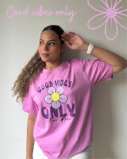 Camiseta estampada Good Vibes Only – Rosa Amarantto